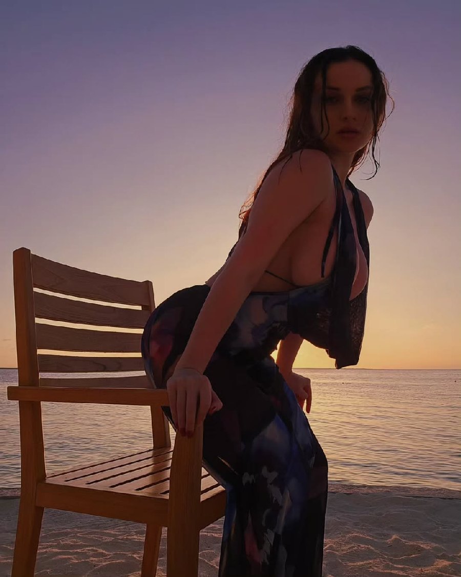 Sexy girl Miranda Faith nude in Maceio