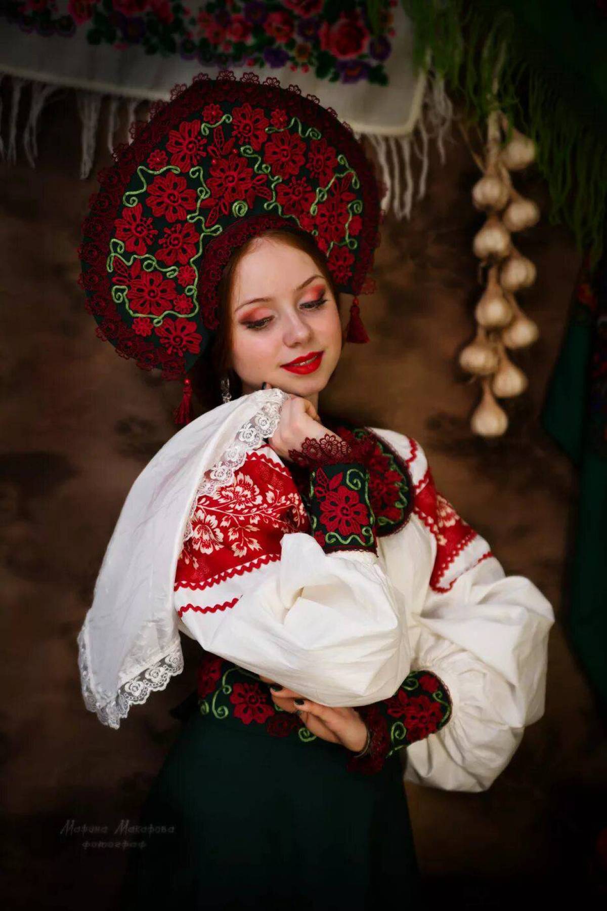 Women in Slavic costumes underwear in Maceio