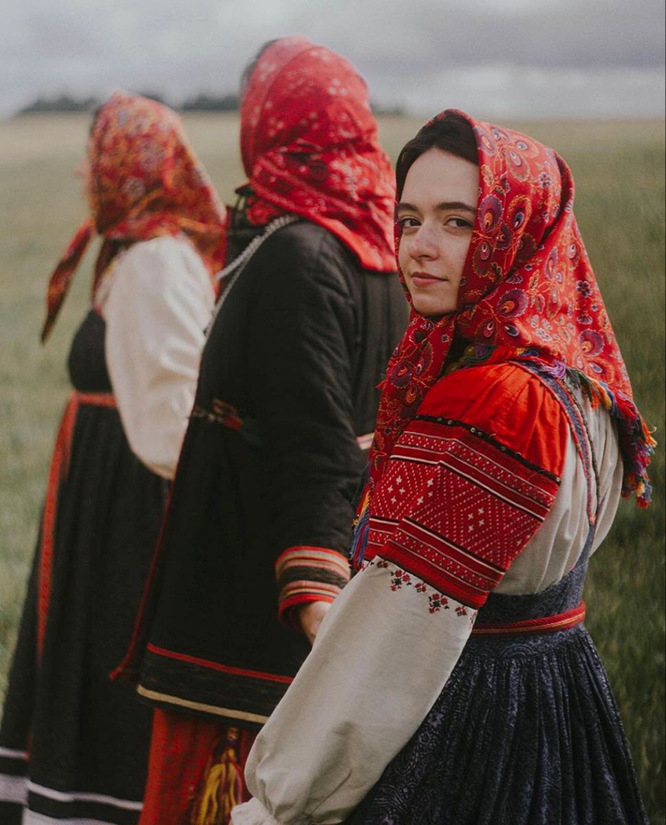 Women in Slavic costumes in Maceio