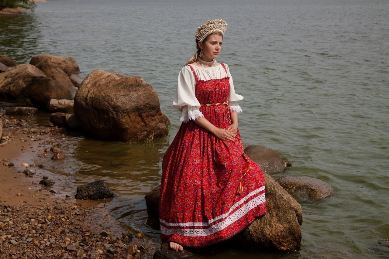Women in Slavic costumes in Maceio