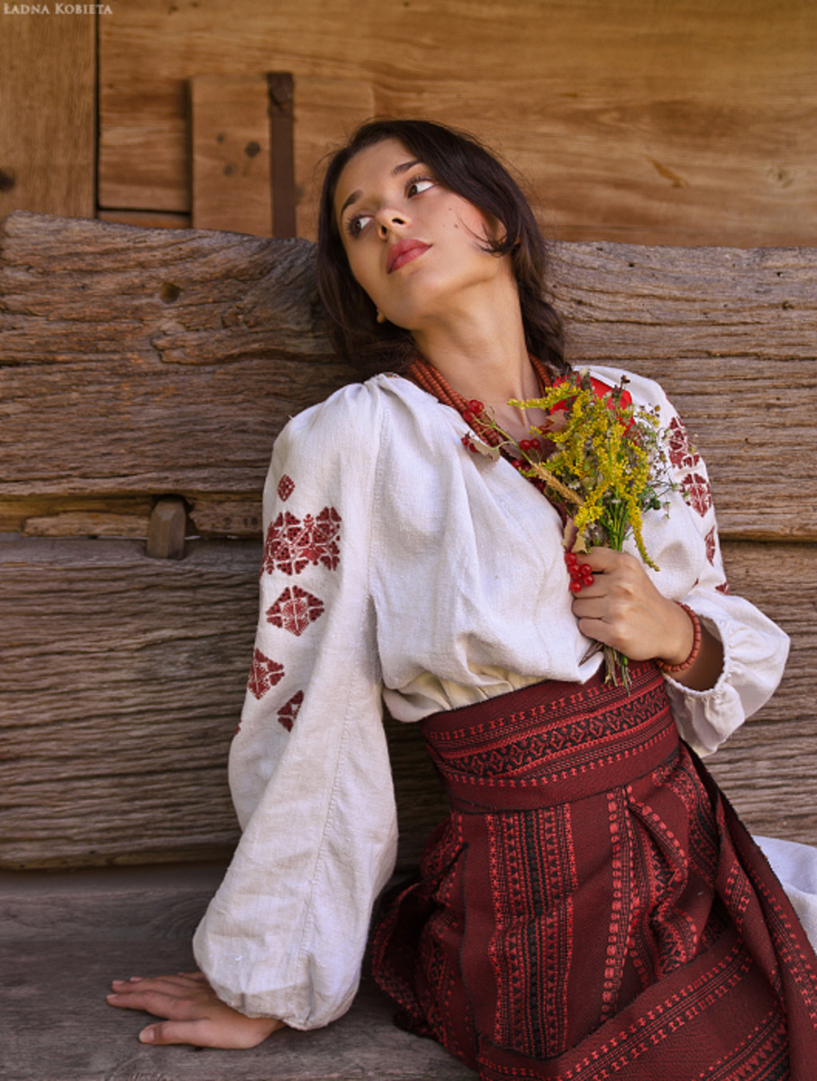 Girls in Slavic costumes in Maceio